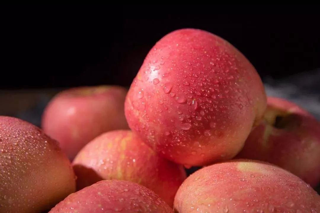 早熟苹果零星上市 期价处在年度运行平台低位