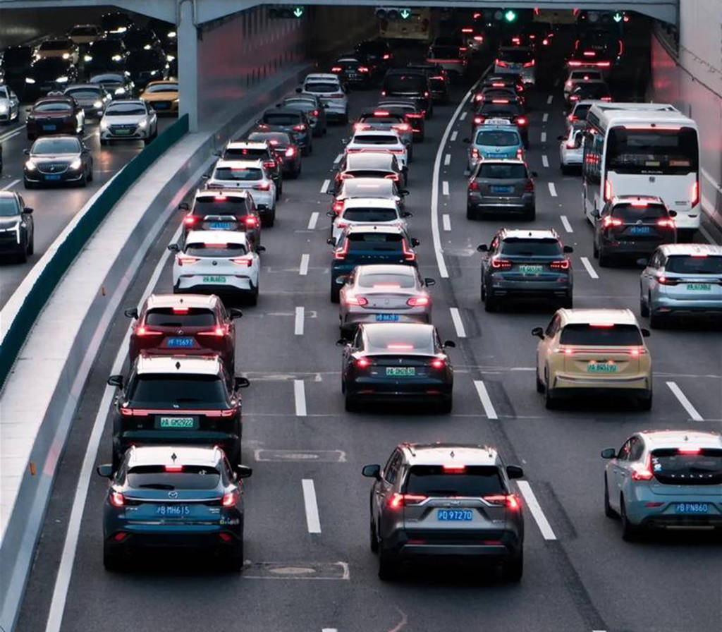 国内原油消费有出行需求支撑 股市走高带动油价上行