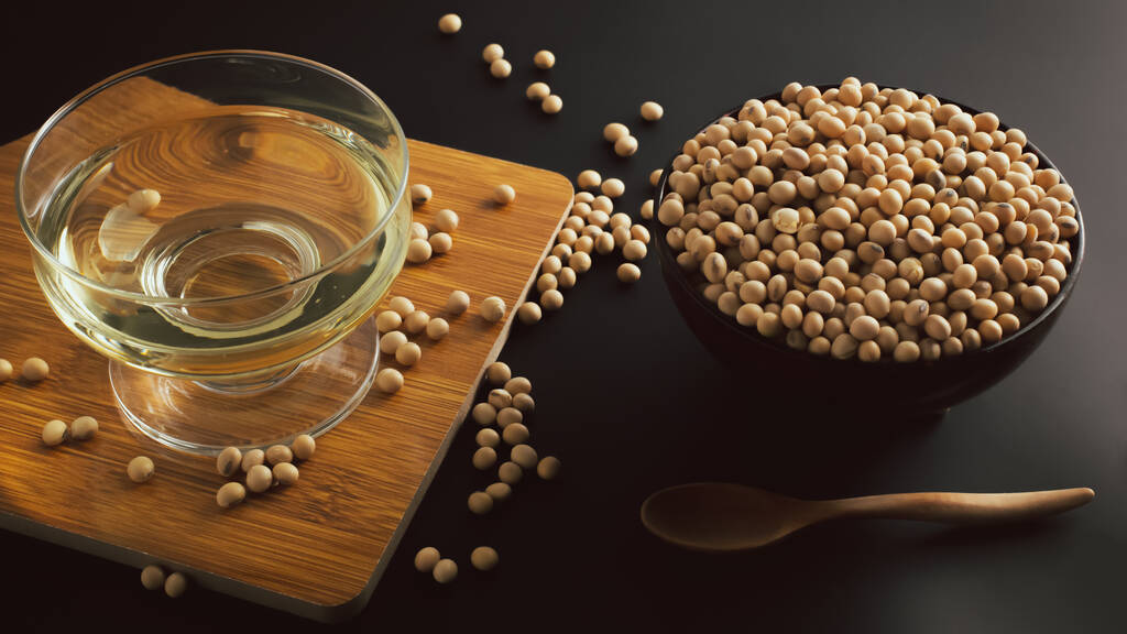 豆油期货9月20日主力小幅上涨0.82% 收报7902.0元